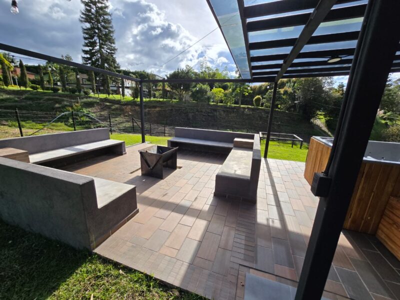 Private villa with jacuzzi near Medellin