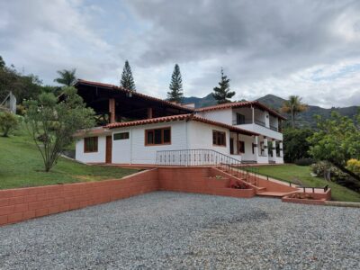 Private villa with pool in Copacabana, near Medellin Colombia